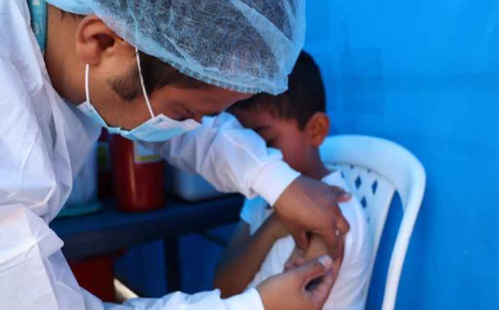 La vacuna contra la fiebre amarilla es gratuita en Colombia, está disponible en todo el país.