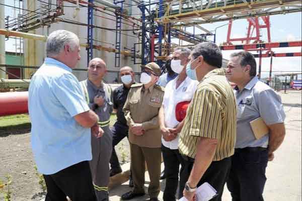 Army General Raúl Castro, and President Miguel Díaz-Canel, visited on Monday the  "Lidio Ramón Pérez" Power Plant, in Felton