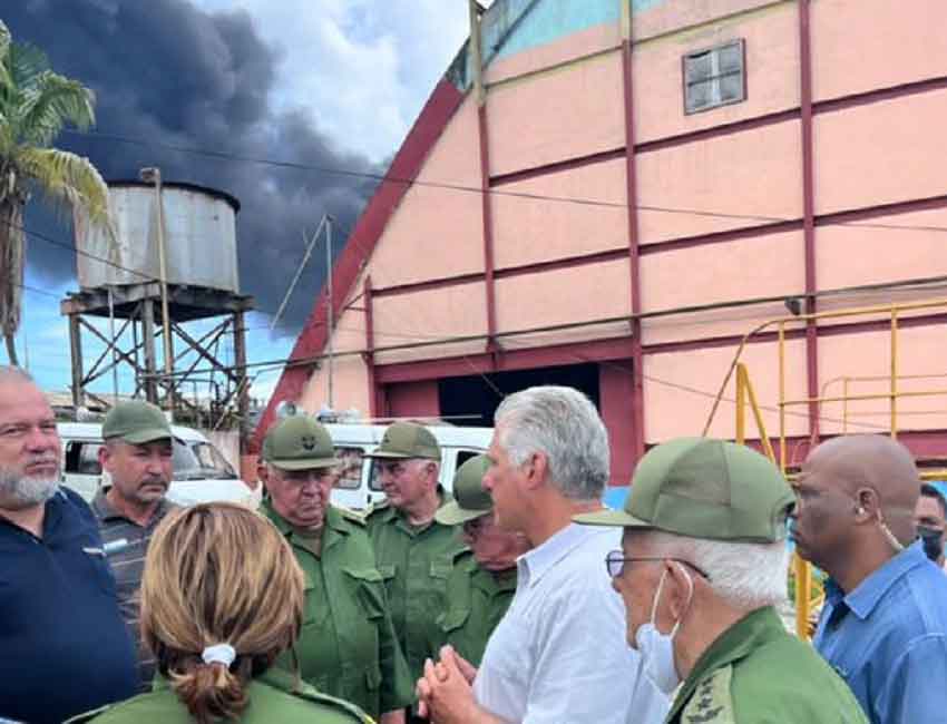 El presidente de Cuba, Miguel Díaz-Canel, constató hoy la marcha de las acciones de extinción del incendio