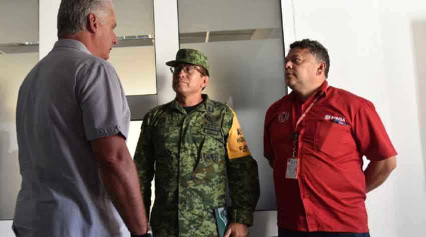 El presidente cubano intercambió hoy con los jefes de los equipos de ayuda enviados por México y Venezuela 