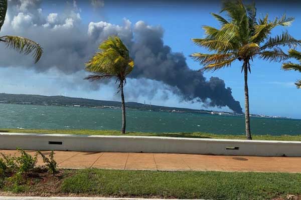 Comienza a disminuir intensidad del incendio en Matanzas