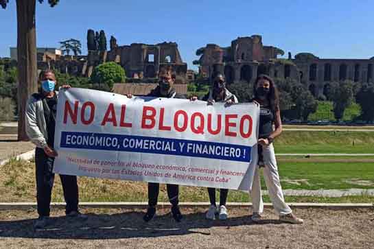 Cubans and Italians demanded on Saturday in Italy to put an end to the US blockade