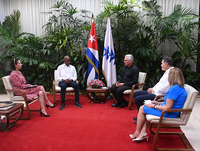 The Cuban President and SELA Permanent Secretary Lesly David met in Havana.