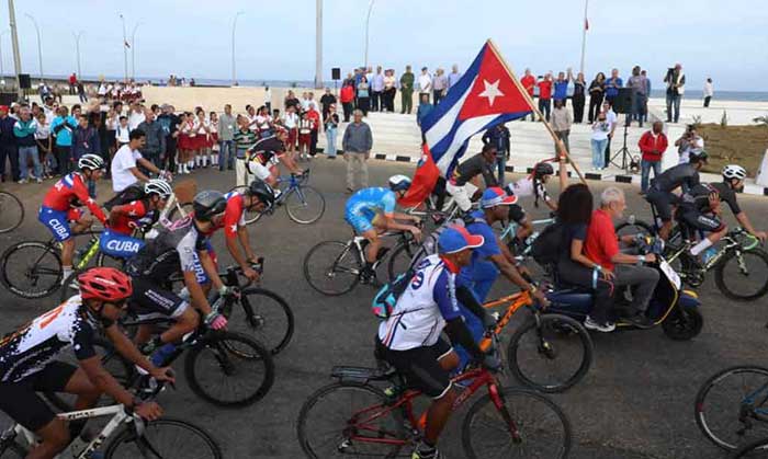 La Parada concluyó con un desfile sobre ruedas desde la Avenida de los Presidentes hasta el parque 13 de Marzo.