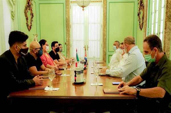 Canciller de Cuba recibe a secretaria general de Morena