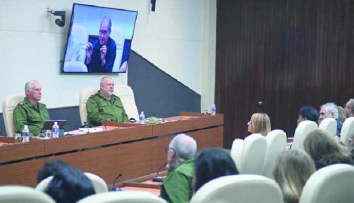 Miguel Díaz-Canel Bermúdez held a meeting with experts, scientists, and researchers to addres the current epidemic.