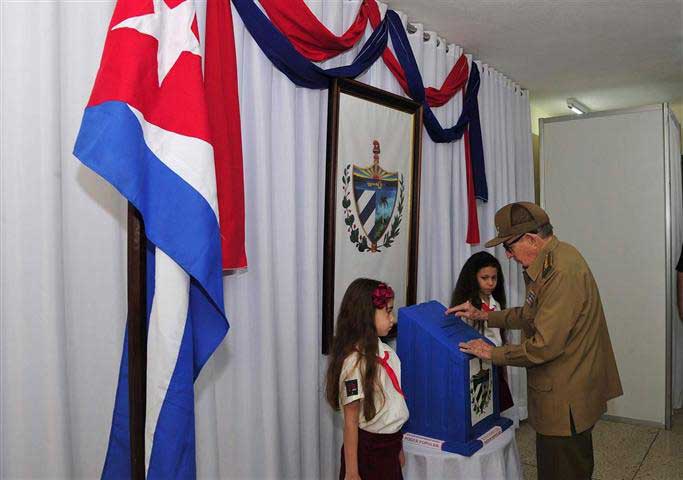 Army General Raúl Castro exercised his vote on Sunday
