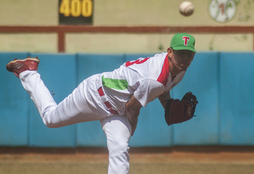 Alejandro MenesesLas Tunas VS Pinar del rio beisbol serie 61 0001