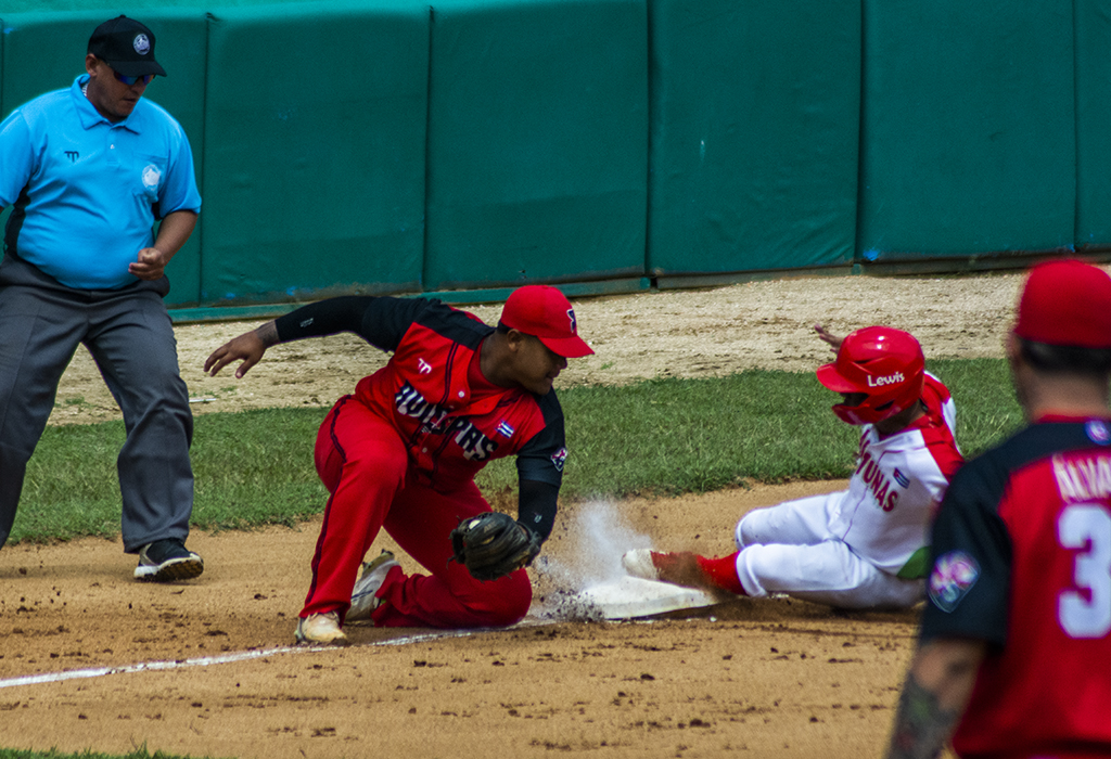Las Tunas VS stgo Cuba serie 63 beisbol Cuba 0011