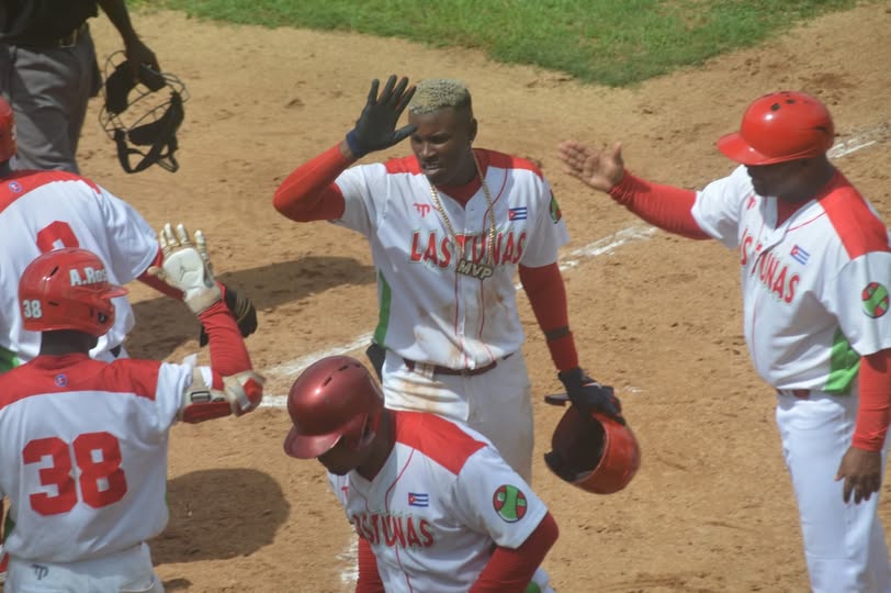 Luis perez jonron bases llenas foto gretel