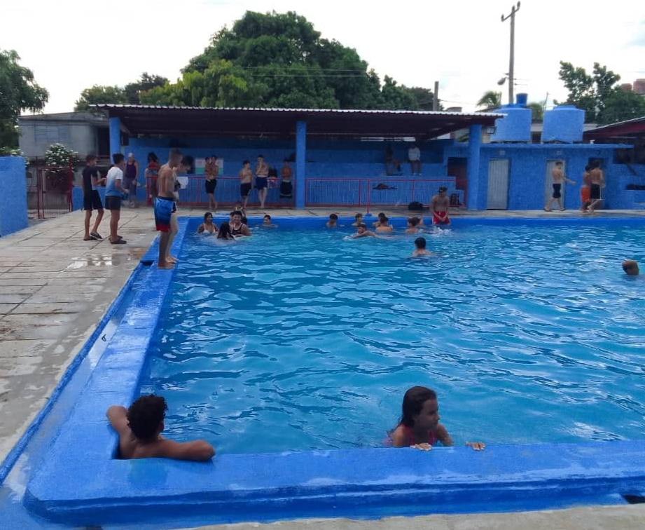 Piscina Mcpal LTU Amadito Ayala