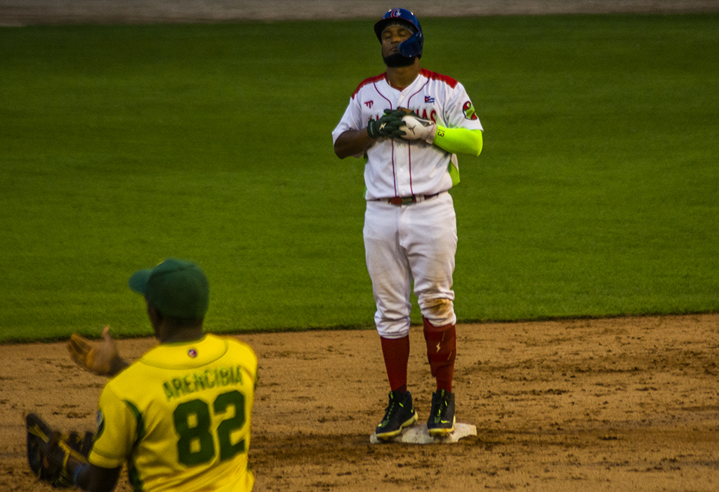 Roberto S. Baldoquin starred at bat.