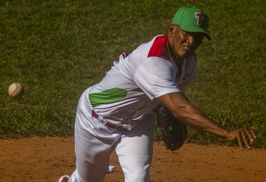 Yoalkis Cruz Las Tunas Vs Holguin beisbol 2022 0061