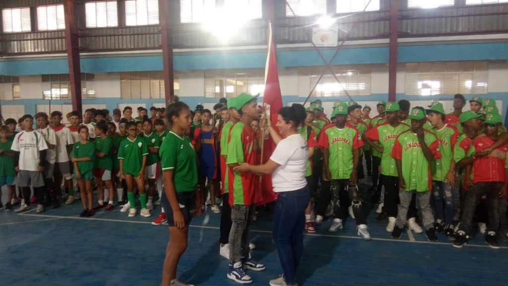 abanderan equipos eide las tunas