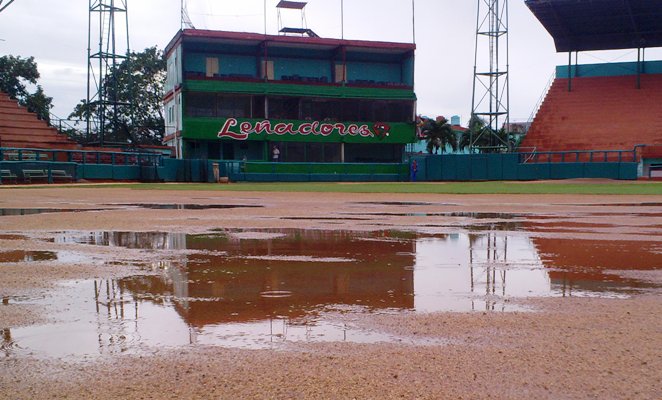 The accumulation of water in the area of the right field more than once hindered the celebration of baseball games