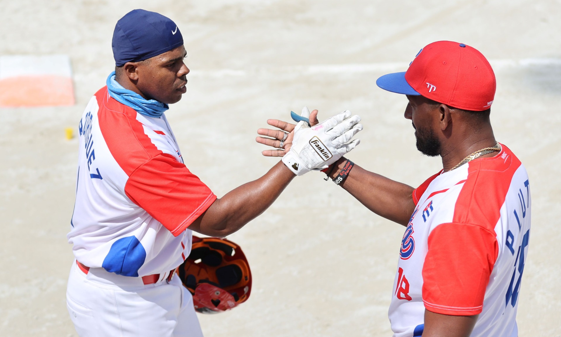 fdff6c62 94b5 1062 04fd 4ba2553e88c4