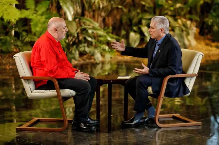 Luis Hernández Navarro, enviado de "La Jornada" entrevista al presidente cubano.