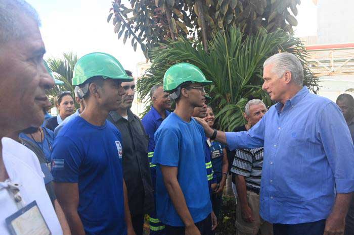 Díaz-Cane se interesó por el cuidado a los trabajadores.