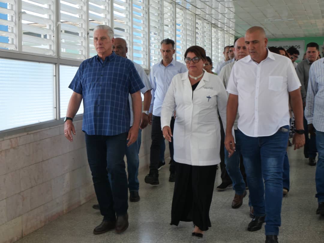 The President toured refurbished wards in the Pediatric Hospital.