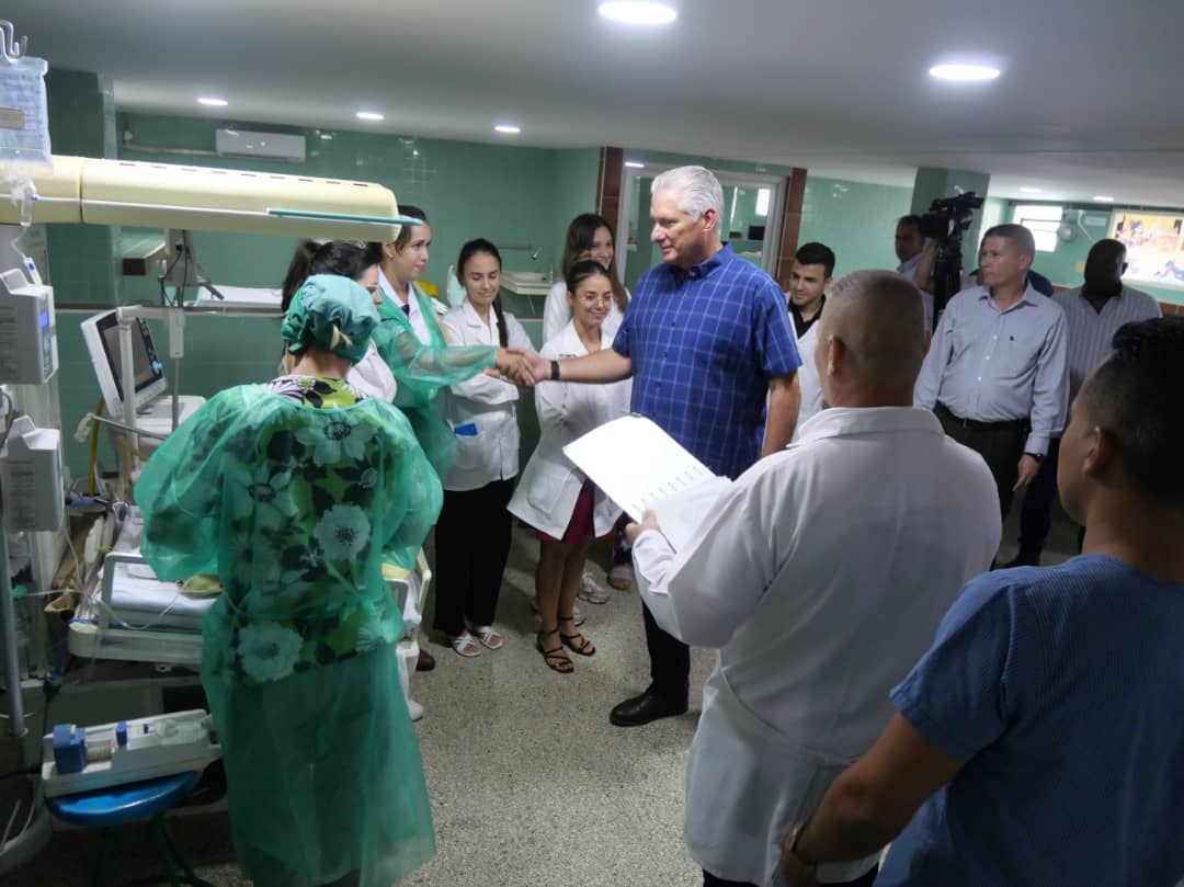 The President toured refurbished wards in the Pediatric Hospital.