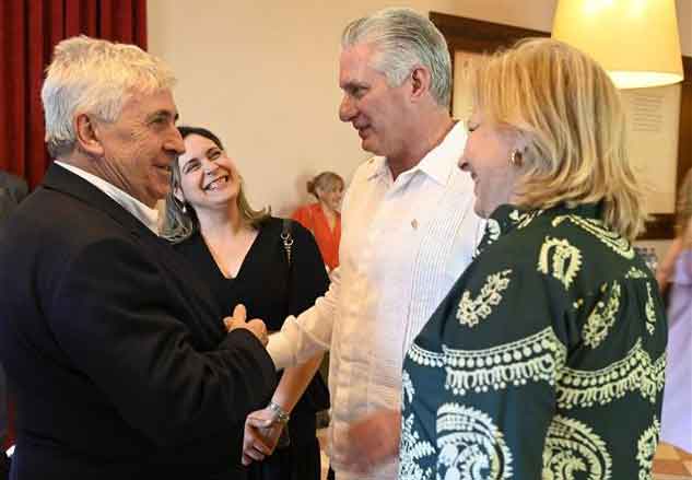 The Cuban President met Portuguese businessmen from various sectors.