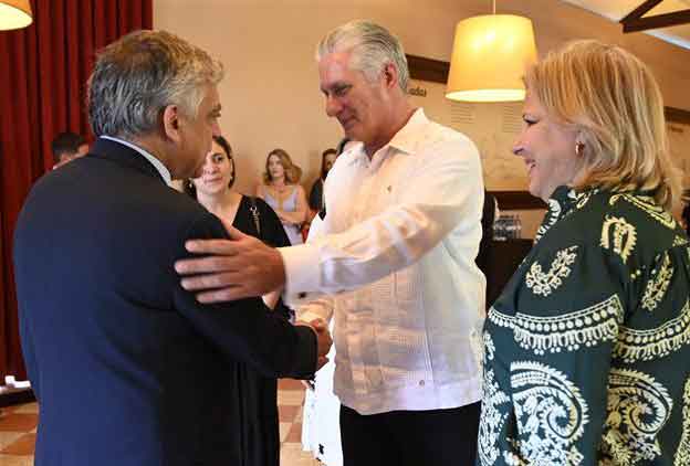 The Cuban President met Portuguese businessmen from various sectors.
