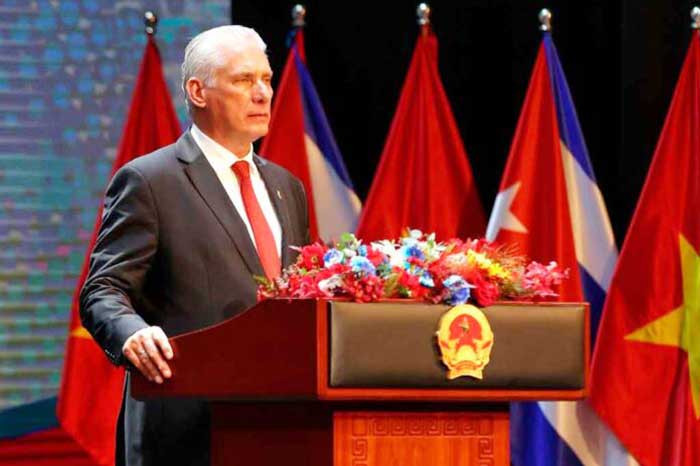 Díaz-Canel durante el acto conmemorativo por los  65 años del establecimiento de vínculos oficiales entre Cuba y Vietnam.