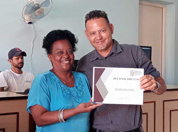 Yordanis es reconocido por el Tribunal Provincial Popular de Las Tunas, por su desempeño como juez lego durante su tercer mandato.