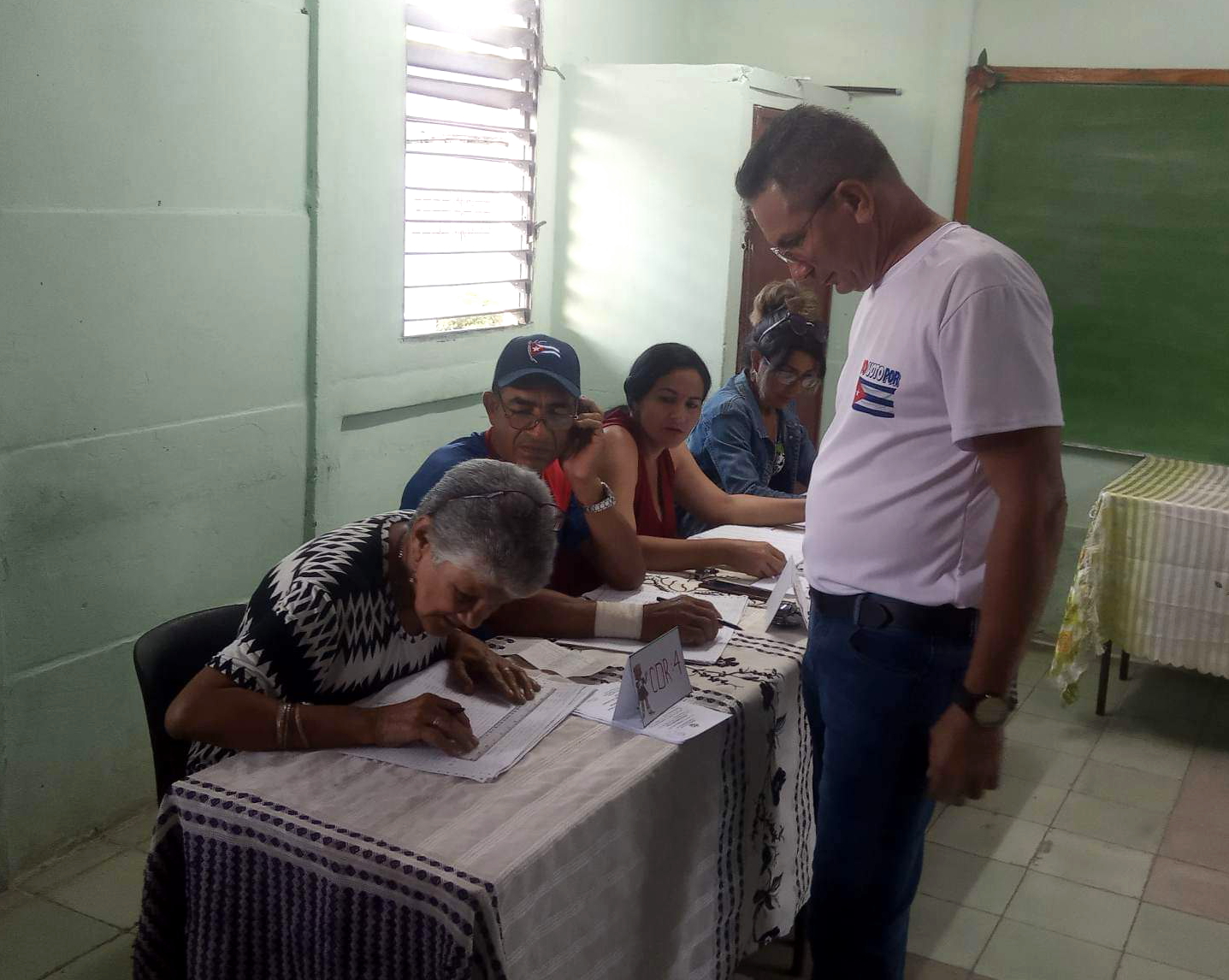 Puerto Padre's voters go to the polls.