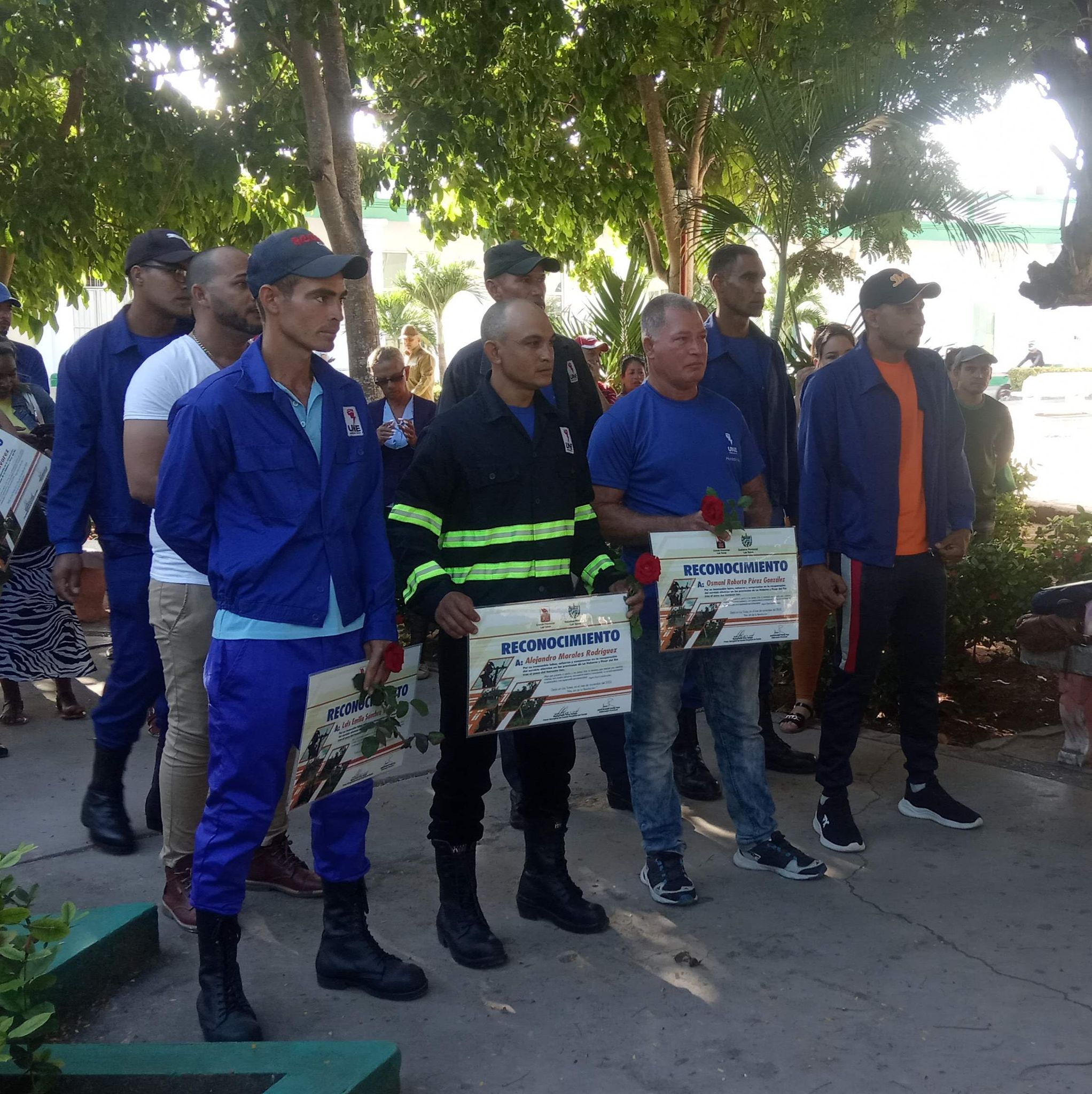 Electricity workers, from Puerto Padre, who helped to restore that service in Pinar del Río