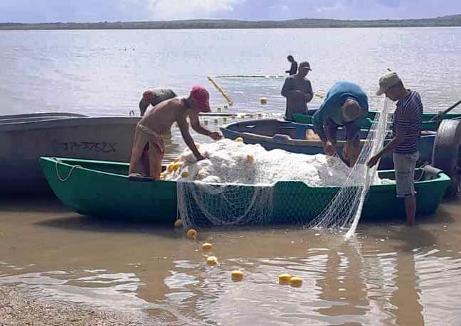 Reciben1 artes de pesca Acuicultura Las Tunas