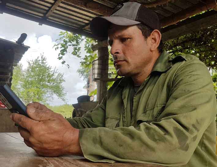 Gracias al Centro Meteorológico Provincial (CMP), Dixan tiene acceso a una información diaria que le permite planificar cada actividad