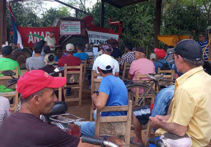 Asamblea de fortalecimiento en junta directiva de cooperativa tunera.