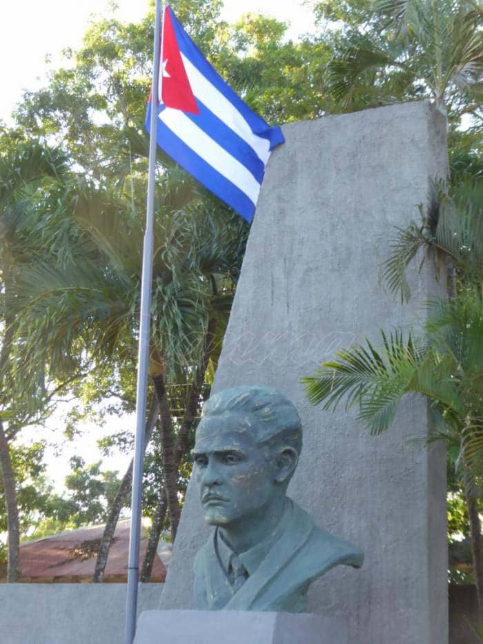 monumento a Amancio Rodríguez