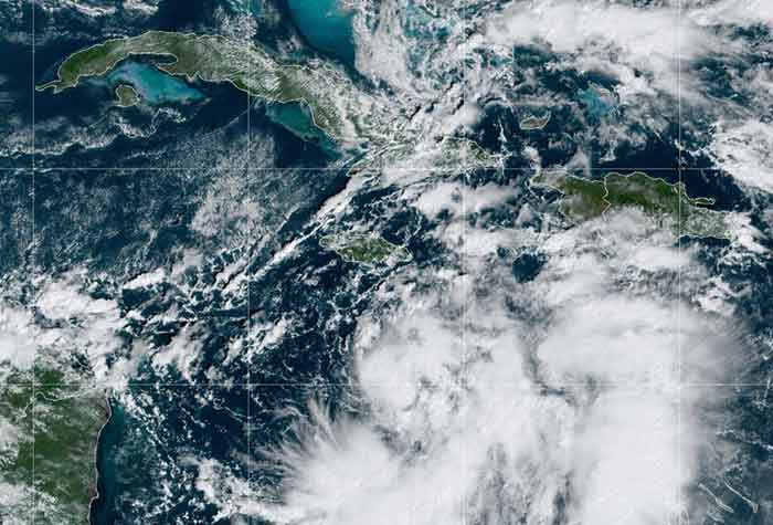 La depresión está ubicada cerca de la latitud 15.2 Norte, longitud 76.9 Oeste.