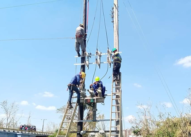 Las Tunas' electricity workers contributed to the Pinar del Río recovery