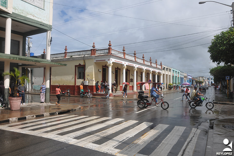 El Serrucho and La Reguladora commercial establishments go into repair