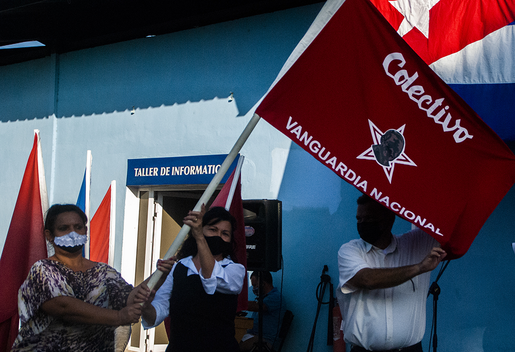 bandera vanguardia ETECSA