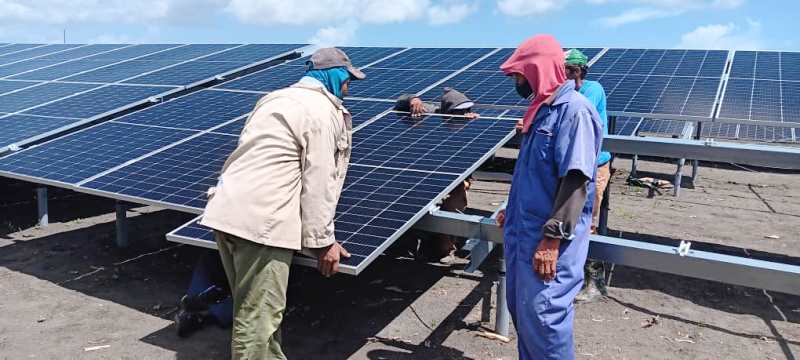 Unviaje2 Trabajo en el montaje del PFV Nueva Línea Delicias Puerto Padre Conalza Las Tunas
