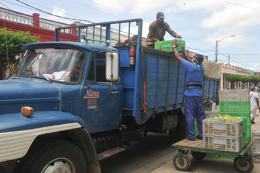 Commercial and services units returned to its normal functioning 