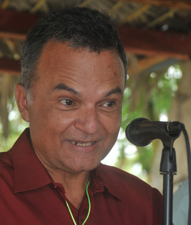 Poet Ronel González