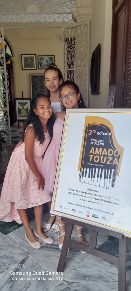 Cultura Alumnas tuneras premiadas en el concurso Amado Touza EPA