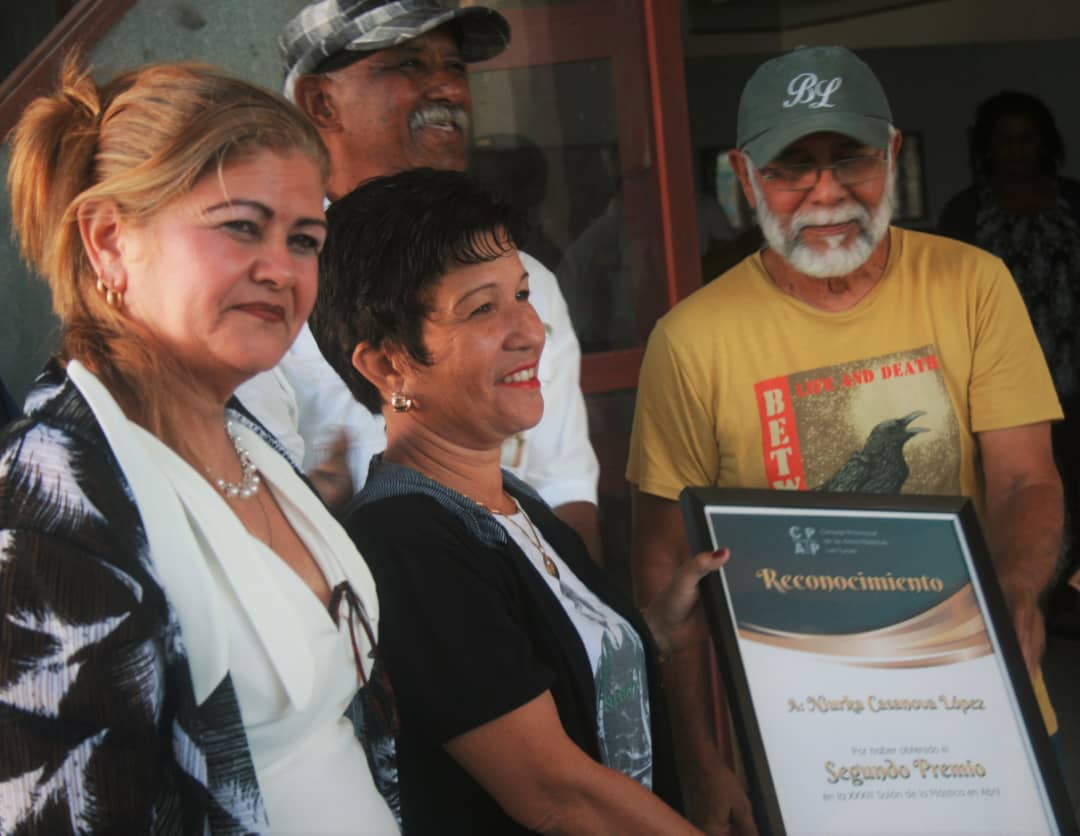 Niurka Casanova was awarded at the 23rd La Plástica en Abril Hall