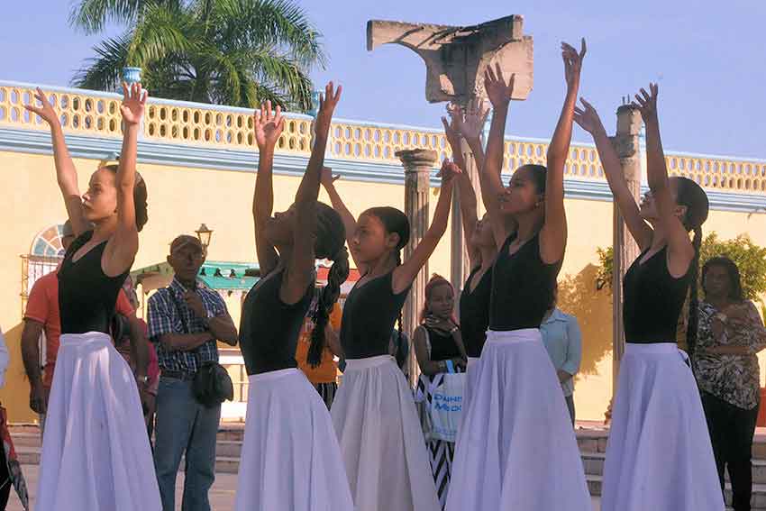 The Cuban Culture Day brings a lot of tributes and arttistic performnces