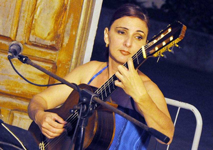 Guitar concertmaster Elvira Skourtis 