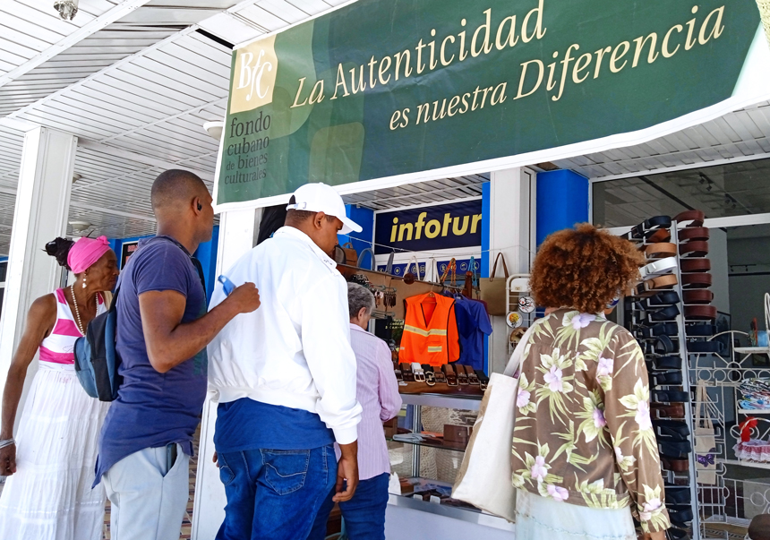 Fair hosted by the Cuban Fund for Cultural Assets in Las Tunas.