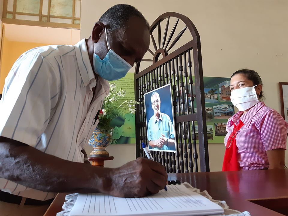 Condolences Book signing in Las Tunas