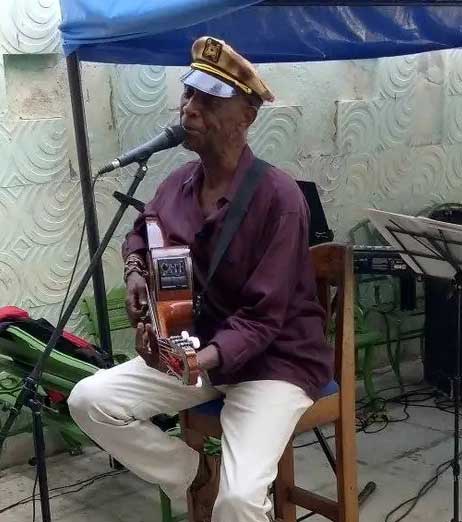 Richard Gómez es el anfitrión de La cuerda azul.