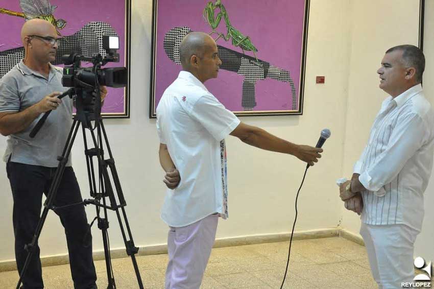 Raúl Verdecie y Eddys Crespo, Artistas de Mérito de la Televisión Cubana.