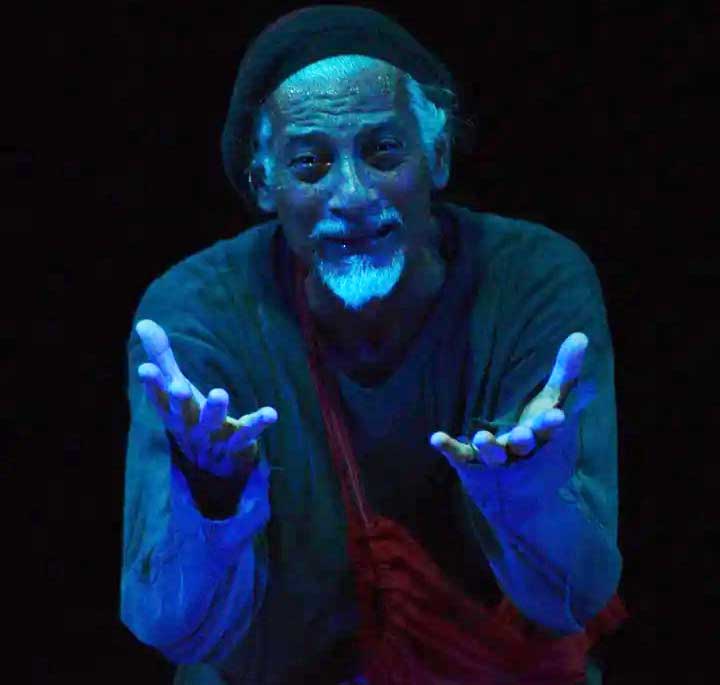 La puesta en escena para un solo actor de Campo minado despierta muchas emociones.